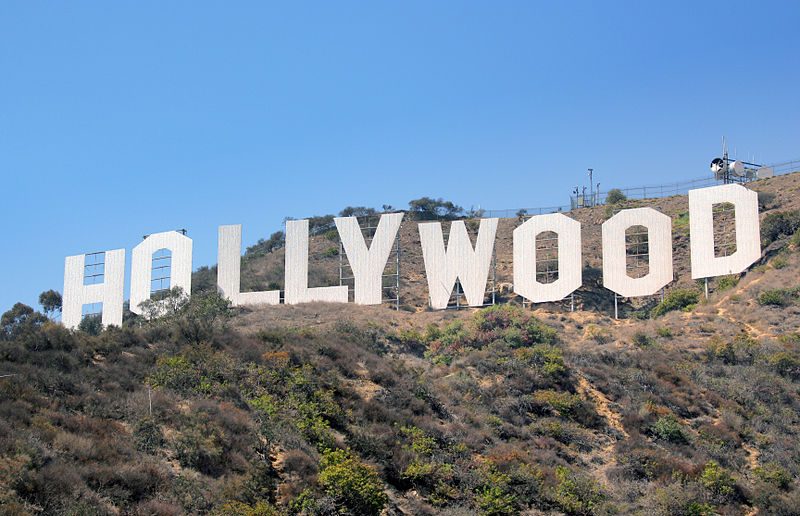 The famous landmark that sits on top of the Hollywood Hills (By Sörn (Flickr) [CC BY-SA 2.0 (https:///creativecommons.org/licenses/by-sa/2.0)], via Wikimedia Commons).